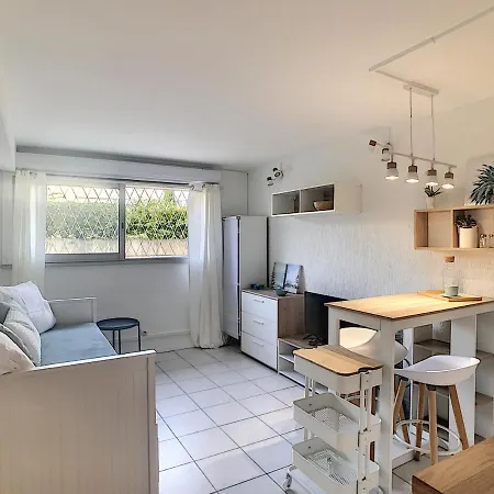 Golfe Juan Studio Dans Residence Avec Piscine Vallauris Exterior photo
