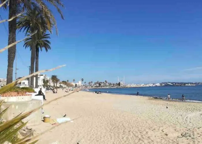 GOLFE JUAN Studio dans résidence avec piscine