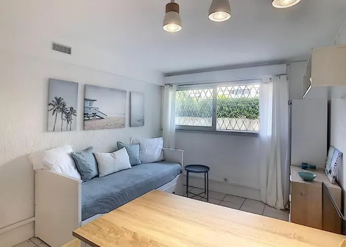 Golfe Juan Studio Dans Residence Avec Piscine