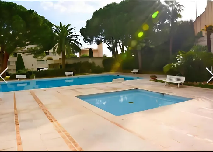 Golfe Juan Studio Dans Residence Avec Piscine